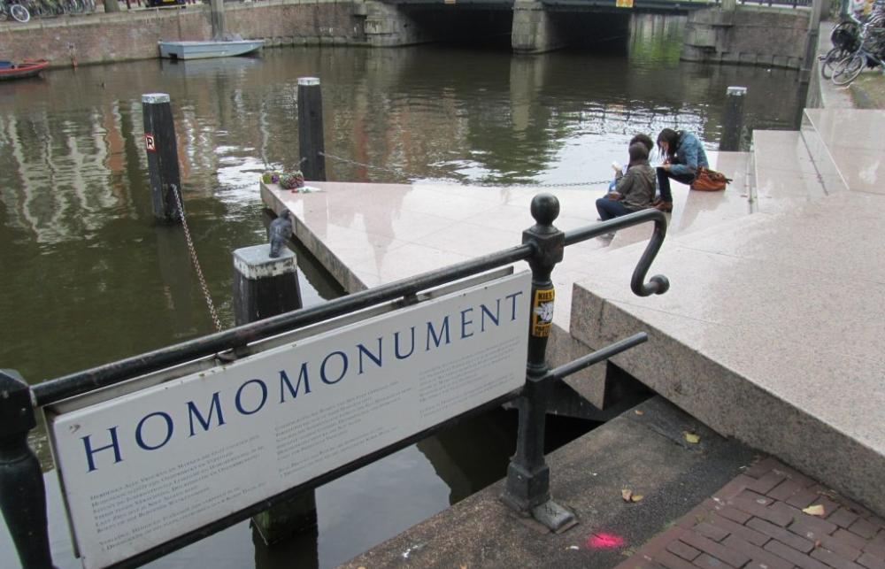 A sign reads Homomonument